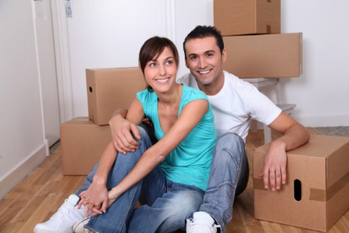North Woolwich flat move with access planning and loading support